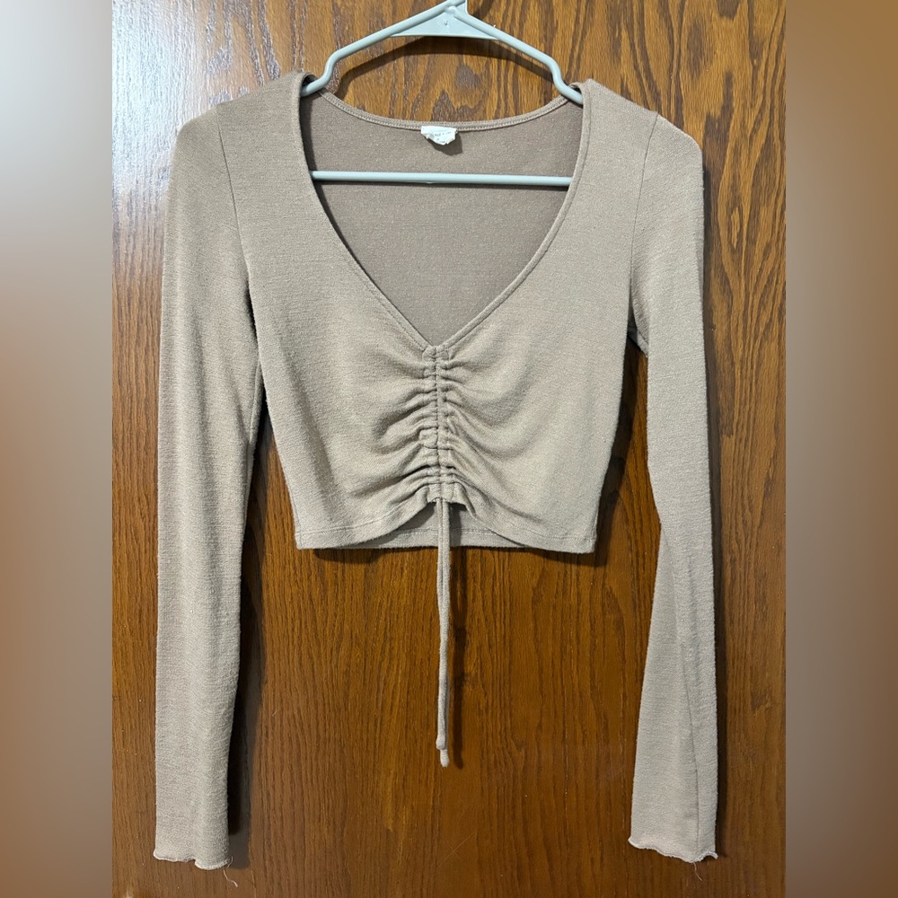 🔥Wilfred Ruched V-Neck Crop Top - Beige